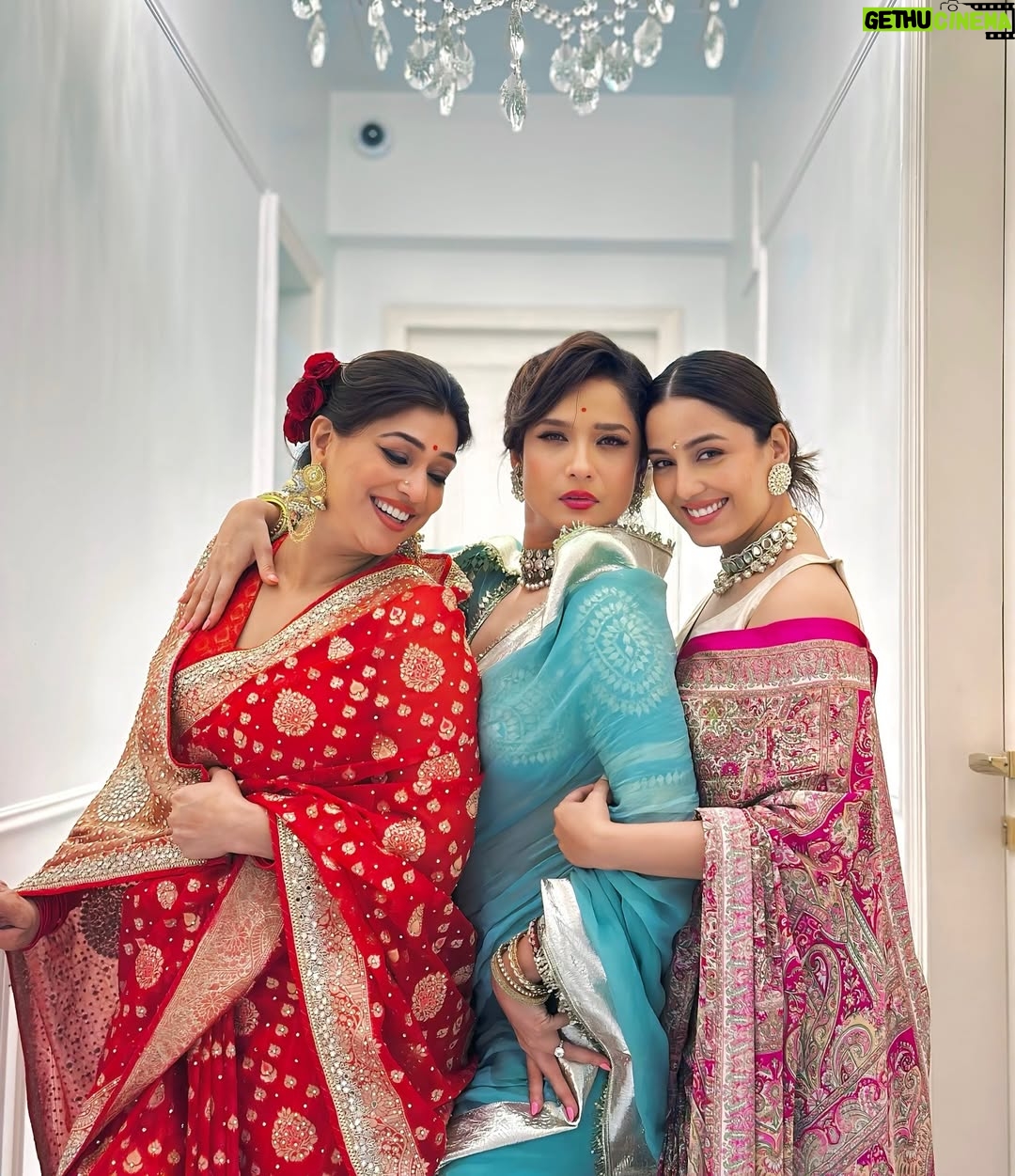 Srishty Rode - 261.3K Likes - Three souls one vibe 🩷🩵❤️
Also me wearing mom ki saree 😍🩷✨🧿