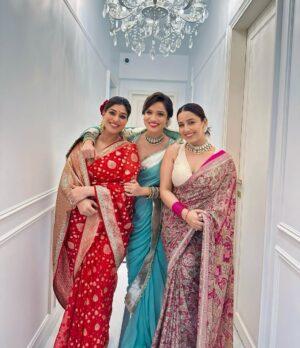 Srishty Rode Instagram - Three souls one vibe 🩷🩵❤️
Also me wearing mom ki saree 😍🩷✨🧿