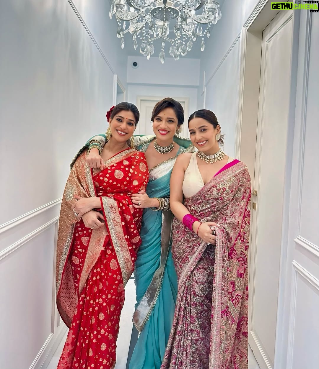 Srishty Rode - 261.3K Likes - Three souls one vibe 🩷🩵❤️
Also me wearing mom ki saree 😍🩷✨🧿