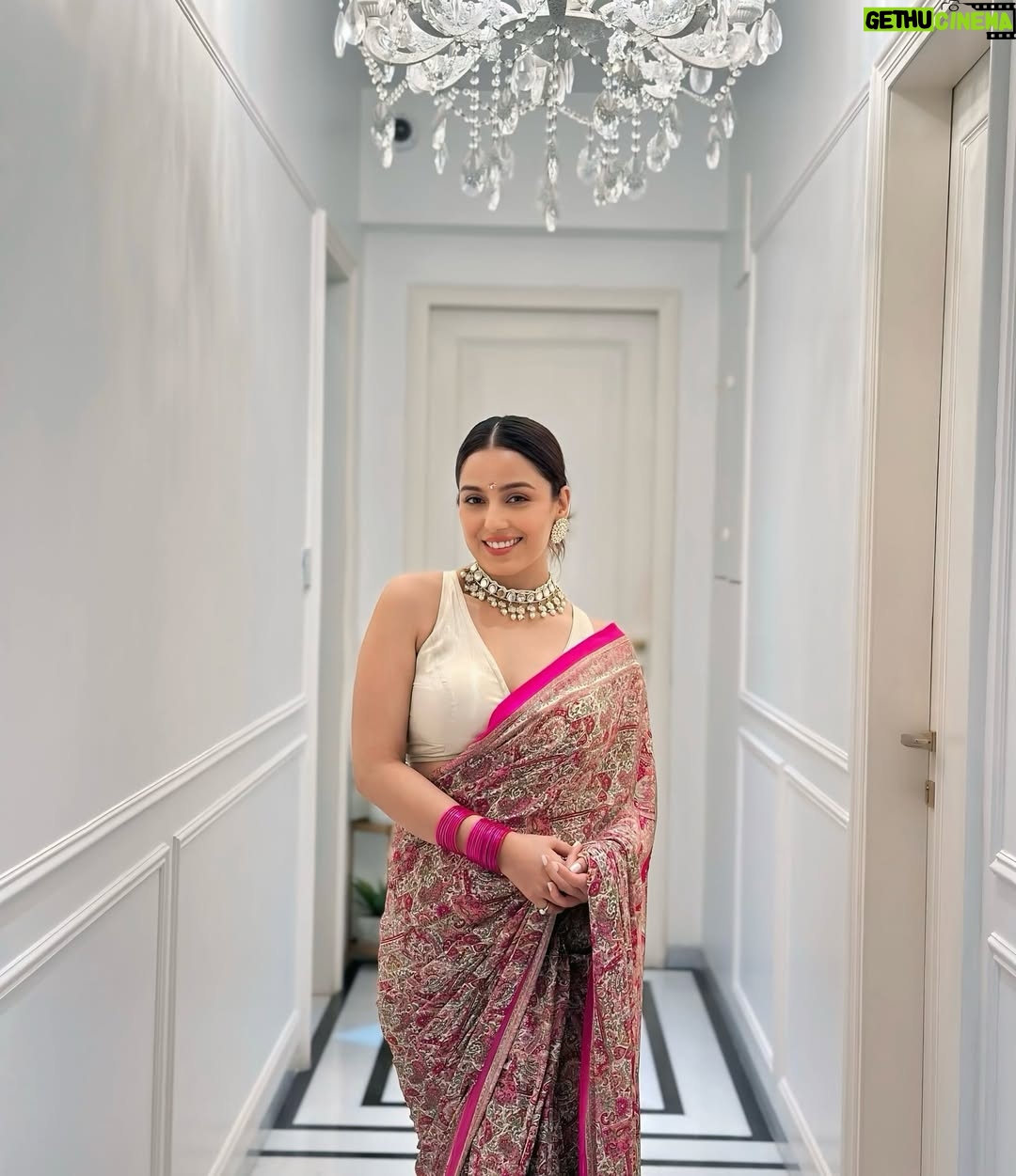 Srishty Rode - 261.3K Likes - Three souls one vibe 🩷🩵❤️
Also me wearing mom ki saree 😍🩷✨🧿