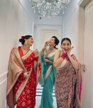 Srishty Rode Instagram - Three souls one vibe 🩷🩵❤️
Also me wearing mom ki saree 😍🩷✨🧿