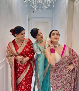 Srishty Rode Instagram - Three souls one vibe 🩷🩵❤️
Also me wearing mom ki saree 😍🩷✨🧿