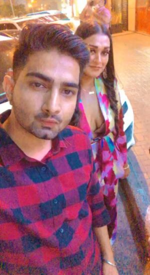Sriti Shaw Instagram - #Grow #AyyJay #Viren #SritiShaw
@ayyjayofficial
@bossmusicproductions
@sritishaw_official