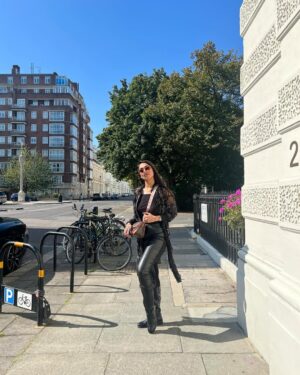 Sriti Shaw Instagram - Travel is my life ❤️✈️
#travelphotography #travel #traveling #london #uk #enjoylife