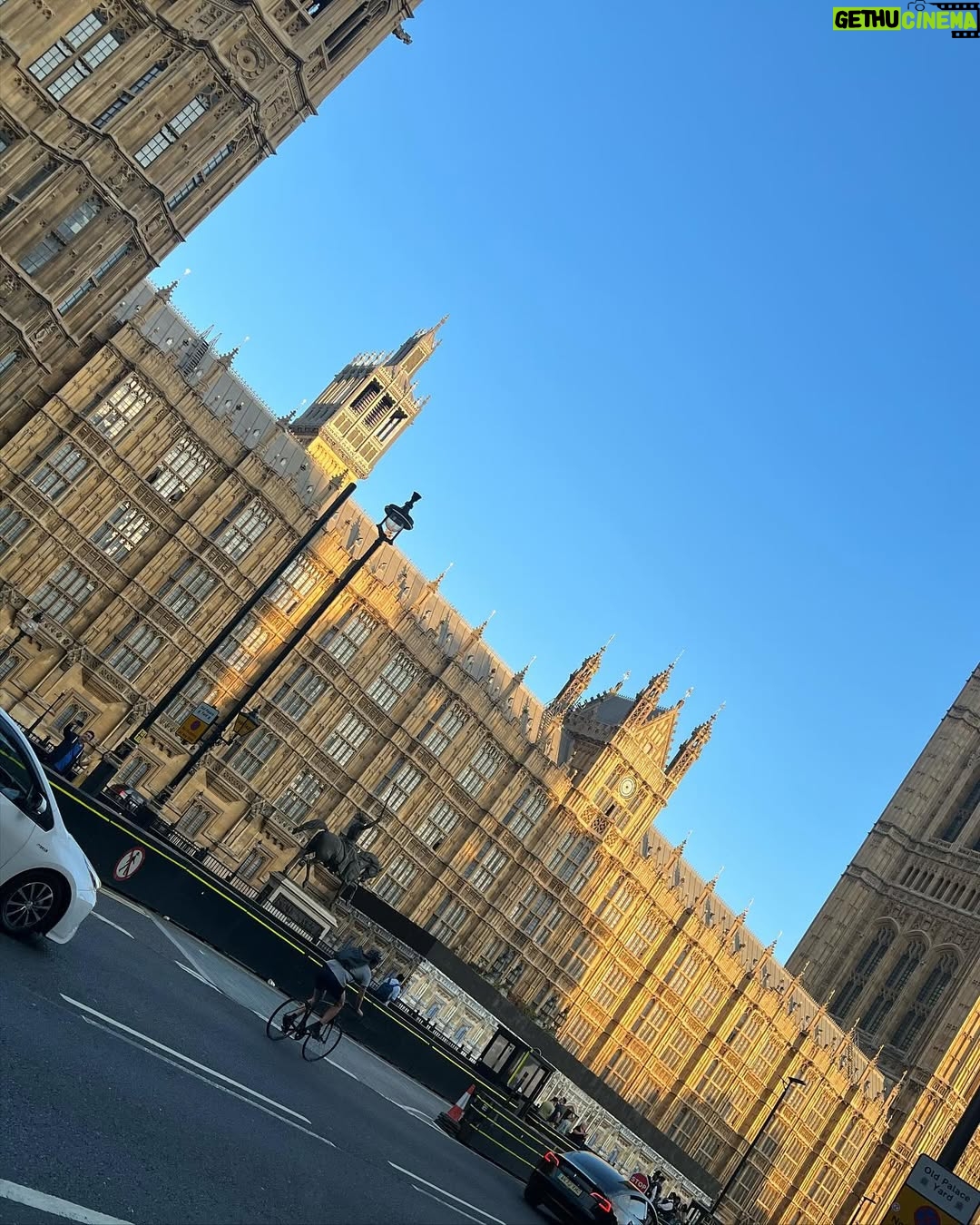 Sriti Shaw - 113 Likes - Travel is my life ❤️✈️

#travelphotography #travel #traveling #london #uk #enjoylife