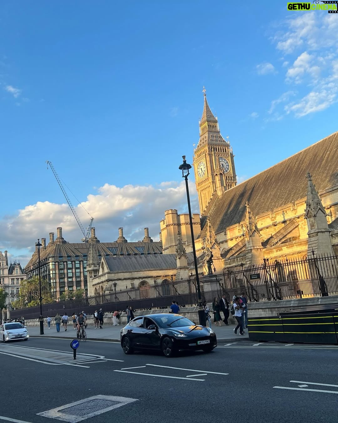 Sriti Shaw - 113 Likes - Travel is my life ❤️✈️

#travelphotography #travel #traveling #london #uk #enjoylife