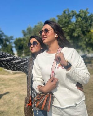Sriti Shaw Instagram - Jim Corbett Diaries❤️❤️💯💯 @ayush.shaw.fc @keep_it_simple_ok #family #famjam #travel #trending #travelblogger #junglesafari #jungle #forest #travelling #travelgram #trend #trekking #viral #viralpost #viralposts #uttarakhand #jimcorbett #celebrity #sritishaw #bollywood #luxurylifestyle #luxury #luxurytravel #royal