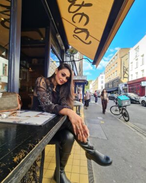 Sriti Shaw Instagram - 🖤🖤done done London ✈️🖤🖤
#travel #london #london🇬🇧 #uk #travelgram #trending