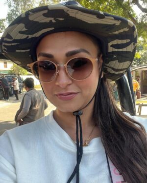 Sriti Shaw Instagram - Jim Corbett Diaries❤️❤️💯💯 @ayush.shaw.fc @keep_it_simple_ok #family #famjam #travel #trending #travelblogger #junglesafari #jungle #forest #travelling #travelgram #trend #trekking #viral #viralpost #viralposts #uttarakhand #jimcorbett #celebrity #sritishaw #bollywood #luxurylifestyle #luxury #luxurytravel #royal