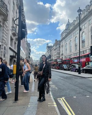 Sriti Shaw Instagram - 🖤🖤done done London ✈️🖤🖤
#travel #london #london🇬🇧 #uk #travelgram #trending