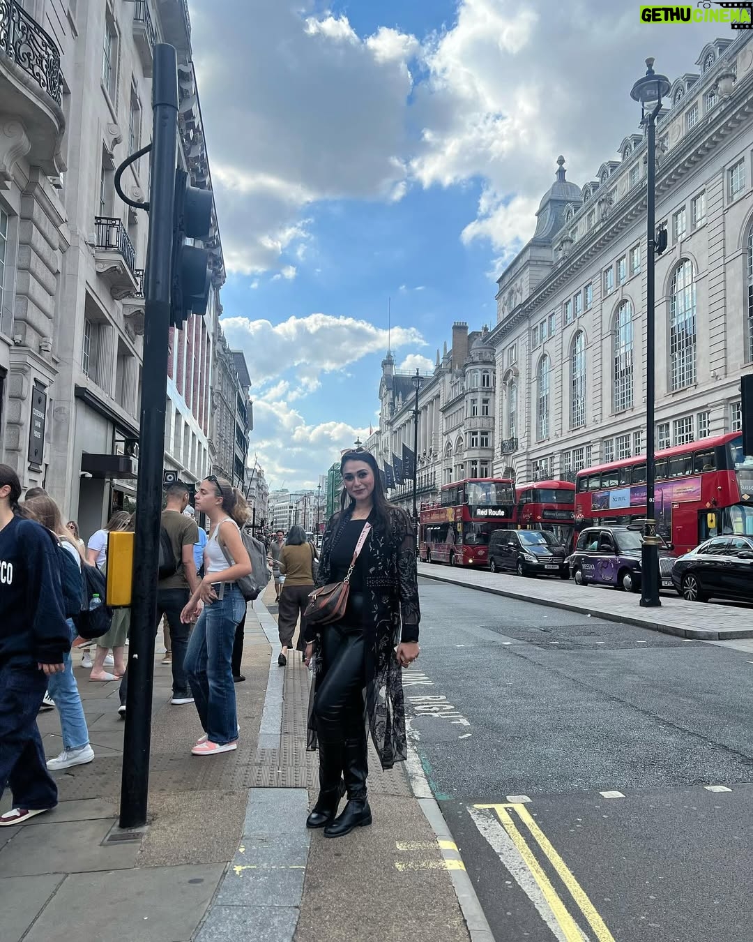 Sriti Shaw - 141 Likes - 🖤🖤done done London ✈️🖤🖤

#travel #london #london🇬🇧 #uk #travelgram #trending