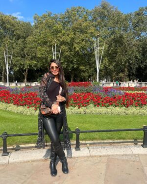 Sriti Shaw Instagram - 🖤🖤done done London ✈️🖤🖤
#travel #london #london🇬🇧 #uk #travelgram #trending