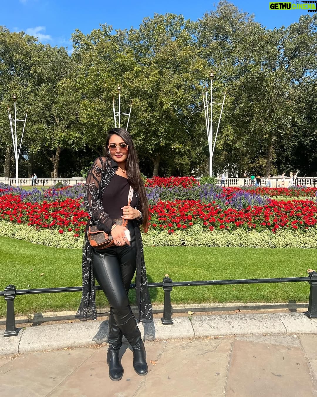 Sriti Shaw - 141 Likes - 🖤🖤done done London ✈️🖤🖤

#travel #london #london🇬🇧 #uk #travelgram #trending