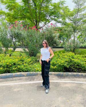 Sriti Shaw Instagram - Life is not a problem to be solved, but a reality to be experienced 🥂🤩🥳❤️
#photo #traveller #travelling #gujrat #life #bollywood #celebrity #actress
