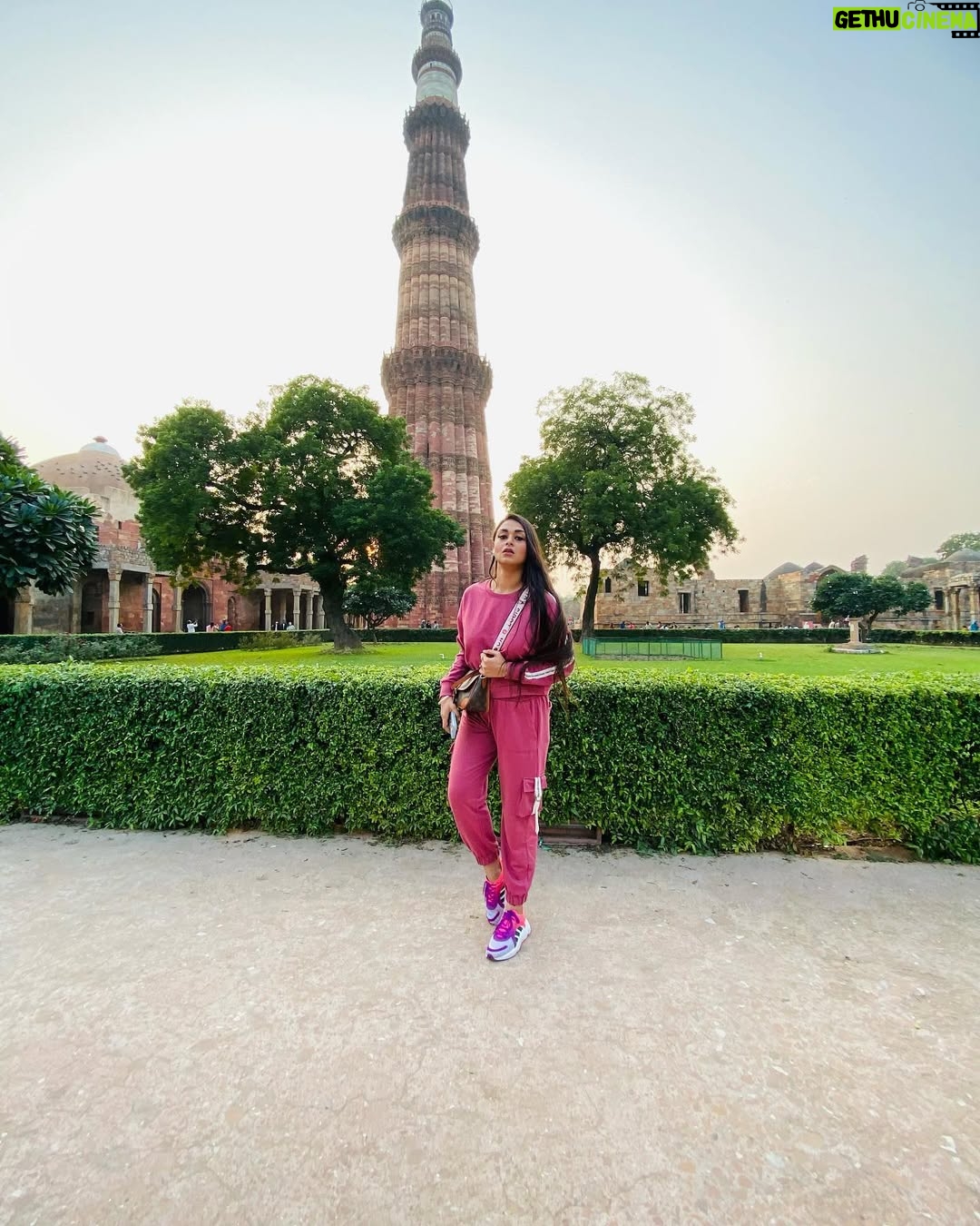 Sriti Shaw - 147 Likes - Well family vaccation spent well .. u vil be all missed ❤️❤️❤️ @ayush.shaw.fc @manjushaw904 @manju.shaw.714 @manisha_abhishek_gupta 

#family #travel #travelblogger #delhi #traveldiaries #travelling #travelgram #travelphotography #famjam #celebrity #celebrities #celebritilife #qutabminar #sritishaw #bollywood