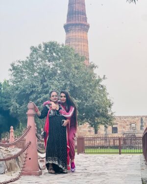 Sriti Shaw Instagram - Well family vaccation spent well .. u vil be all missed ❤️❤️❤️ @ayush.shaw.fc @manjushaw904 @manju.shaw.714 @manisha_abhishek_gupta
#family #travel #travelblogger #delhi #traveldiaries #travelling #travelgram #travelphotography #famjam #celebrity #celebrities #celebritilife #qutabminar #sritishaw #bollywood