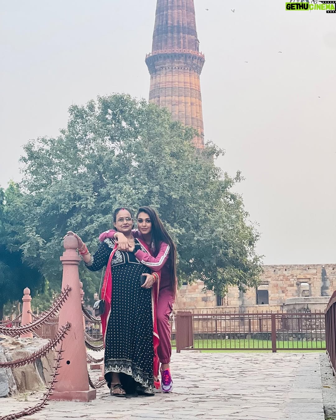 Sriti Shaw - 147 Likes - Well family vaccation spent well .. u vil be all missed ❤️❤️❤️ @ayush.shaw.fc @manjushaw904 @manju.shaw.714 @manisha_abhishek_gupta 

#family #travel #travelblogger #delhi #traveldiaries #travelling #travelgram #travelphotography #famjam #celebrity #celebrities #celebritilife #qutabminar #sritishaw #bollywood