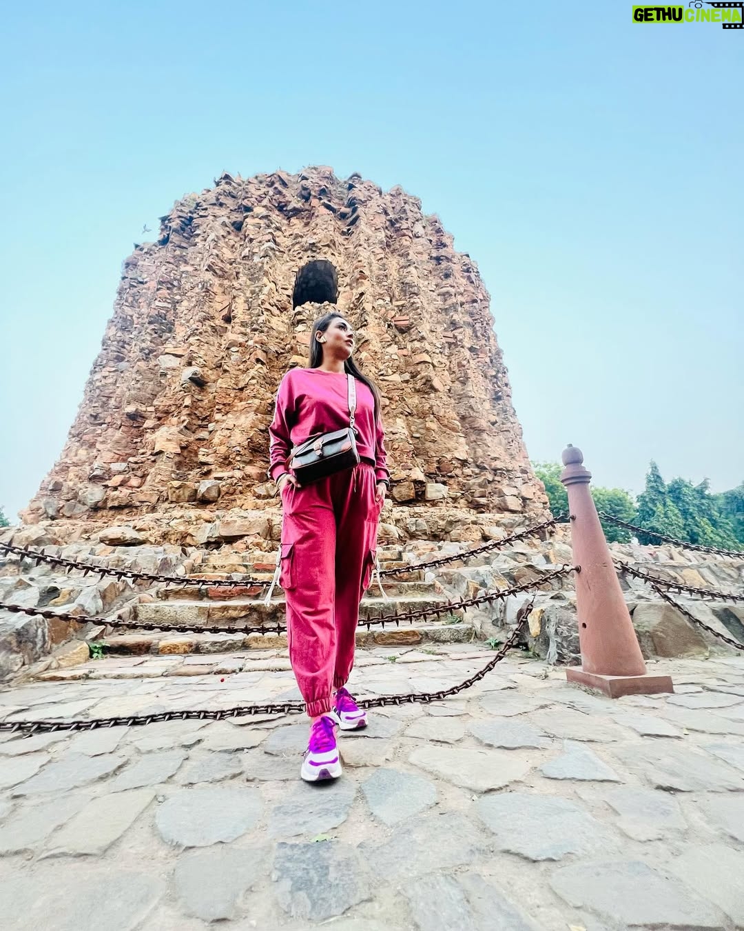 Sriti Shaw - 147 Likes - Well family vaccation spent well .. u vil be all missed ❤️❤️❤️ @ayush.shaw.fc @manjushaw904 @manju.shaw.714 @manisha_abhishek_gupta 

#family #travel #travelblogger #delhi #traveldiaries #travelling #travelgram #travelphotography #famjam #celebrity #celebrities #celebritilife #qutabminar #sritishaw #bollywood