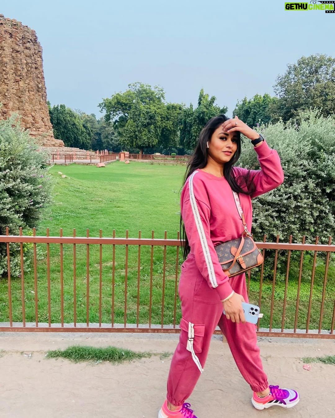 Sriti Shaw - 147 Likes - Well family vaccation spent well .. u vil be all missed ❤️❤️❤️ @ayush.shaw.fc @manjushaw904 @manju.shaw.714 @manisha_abhishek_gupta 

#family #travel #travelblogger #delhi #traveldiaries #travelling #travelgram #travelphotography #famjam #celebrity #celebrities #celebritilife #qutabminar #sritishaw #bollywood