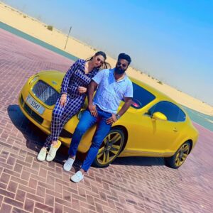 Sriti Shaw Instagram - Golden #bentley Car With Hot Girl …. 🤟 hot Weather of course 😊