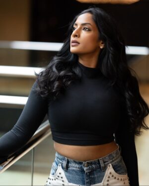 Sriya Reddy Instagram - Being effortlessly is the coolest thing in the world - @stellamccartney 
Denims : @stellamccartney 
Make up : @makeuphairbyrajabali 
Hair : @sachindakoji_pro 
📸: @weddingtonfilms