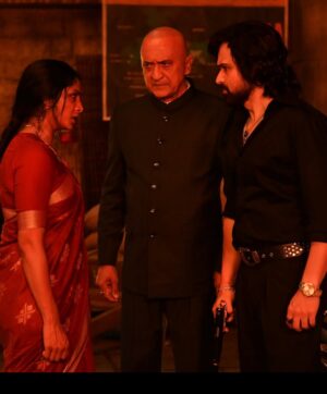 Sriya Reddy Instagram - Working with great actors … sorry wonderful human beings on the set #theycallhimog has made the experience even more sweeter and grateful ! #pawankalyan sir is such a warm and most endearing person spreads his wings for everyone to come and take shelter under his wings ! #emraanhashmi @therealemraan such a lovely and wonderful person just transformed once camera’s were on , @joinprakashraj my my family my friend is special and always will be , @imarjundas he’s the sweetest warmest most gentle human , baby Arjun was the cutest ,@harishuthamanofficial my friend and a brilliant actor ! I am so humbled and truly grateful to this amazing team of just wonderful humans ! Must have done something right in life ! 🤗🧿❤️