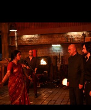Sriya Reddy Instagram - Working with great actors … sorry wonderful human beings on the set #theycallhimog has made the experience even more sweeter and grateful ! #pawankalyan sir is such a warm and most endearing person spreads his wings for everyone to come and take shelter under his wings ! #emraanhashmi @therealemraan such a lovely and wonderful person just transformed once camera’s were on , @joinprakashraj my my family my friend is special and always will be , @imarjundas he’s the sweetest warmest most gentle human , baby Arjun was the cutest ,@harishuthamanofficial my friend and a brilliant actor ! I am so humbled and truly grateful to this amazing team of just wonderful humans ! Must have done something right in life ! 🤗🧿❤️