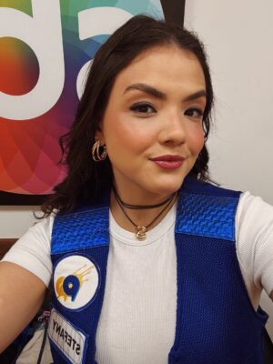 Stefany Vaz Instagram - PERDEMOS E PERDEMOS RINDO 🤣 

Programa especial do dia das crianças que divertido relembrar os velhos tempo de casa @sbt & @domingo_legal . 

Todos os acessórios @mariajoiastore.br 💚