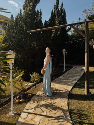 Stefany Vaz Instagram - Que dia especial, sonhamos junto com os noivos com esse momento e na poderia ter sido melhor. Deus esteve presente nos detalhes 🤎🧵🗣️

O vestido que eu usei sendo “amiga da noiva”  não poderia ter sido diferente, obrigada @closetdamay 🩵

beleza por: @bruna__paulla @theblondsorocaba