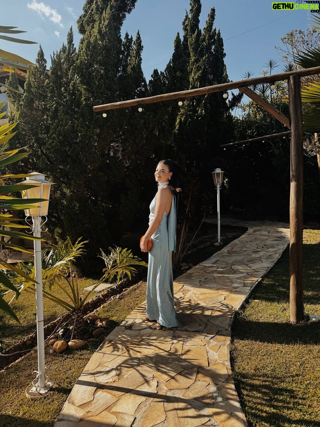 Stefany Vaz - 32.9K Likes - Que dia especial, sonhamos junto com os noivos com esse momento e na poderia ter sido melhor. Deus esteve presente nos detalhes 🤎🧵🗣️

O vestido que eu usei sendo “amiga da noiva”  não poderia ter sido diferente, obrigada @closetdamay 🩵

beleza por: @bruna__paulla @theblondsorocaba