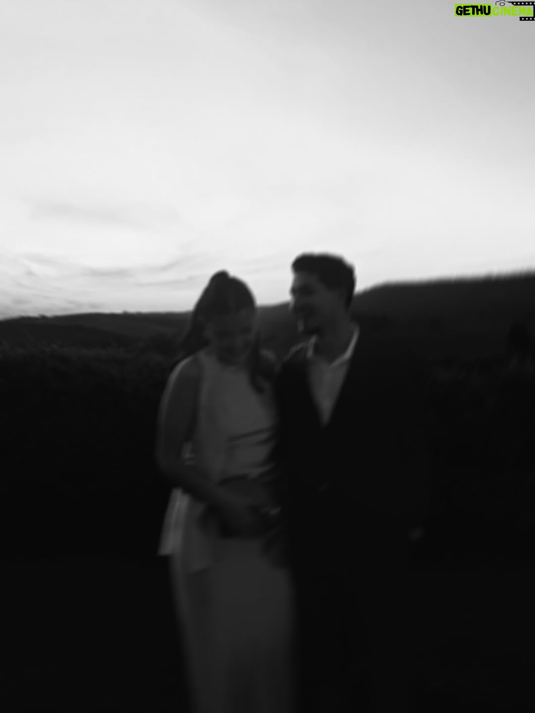 Stefany Vaz - 32.9K Likes - Que dia especial, sonhamos junto com os noivos com esse momento e na poderia ter sido melhor. Deus esteve presente nos detalhes 🤎🧵🗣️

O vestido que eu usei sendo “amiga da noiva”  não poderia ter sido diferente, obrigada @closetdamay 🩵

beleza por: @bruna__paulla @theblondsorocaba