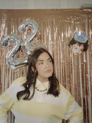 Stefany Vaz Instagram - Aquele em que eu fiz 22 anos pela primeira vez! 🌟🤎🙏🏼

Como é bom comemorar em família, aos 21 fui cercada pela bondade de Deus e continua assim aos 22. 

Obrigada a cada parabéns, obrigada especial a @wecake.br   @wecoffee.br que estiveram presentes nesse dia e também podem fazer parte de seus momentos especiais. 🍰✨