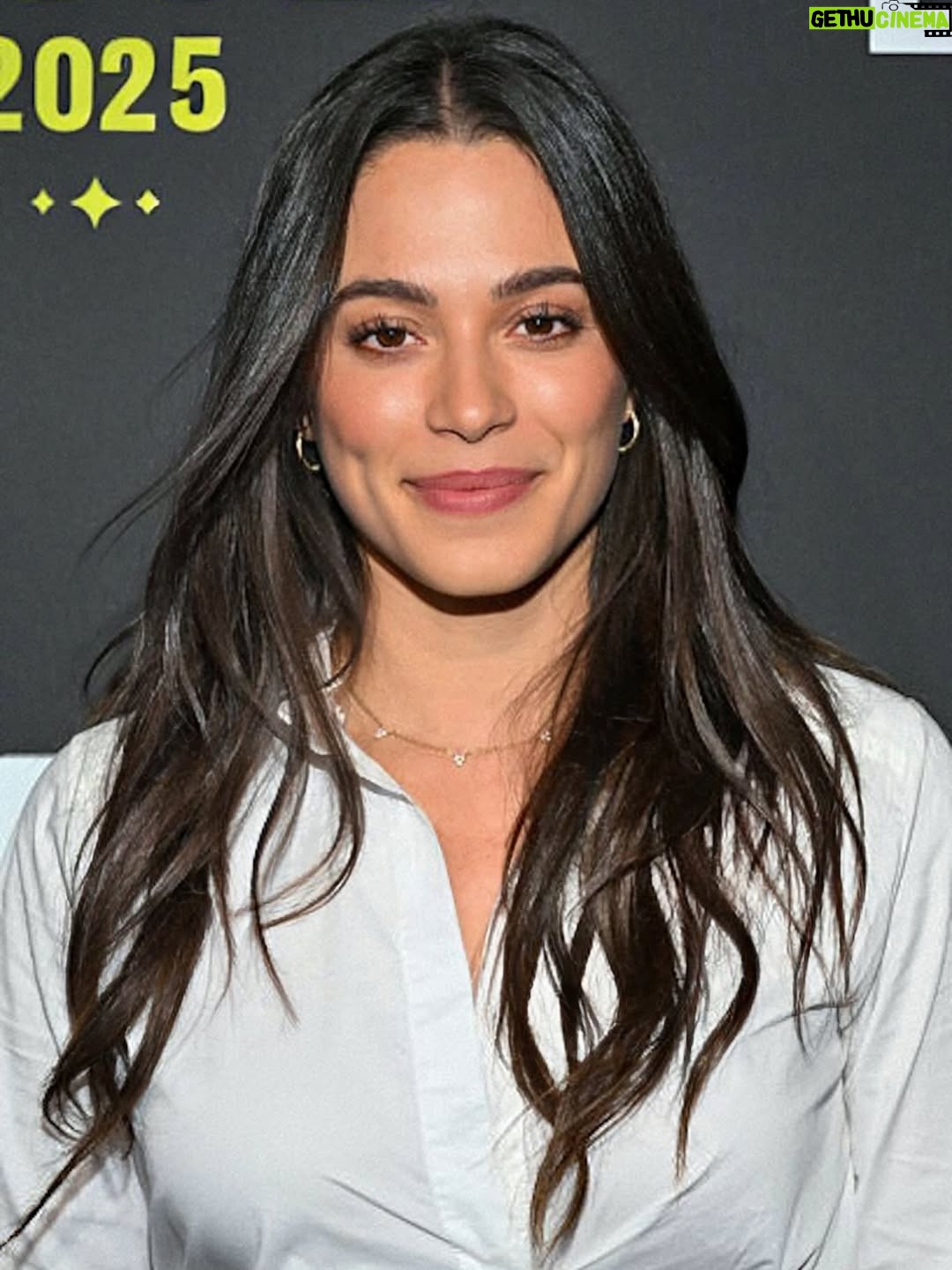 Stephanie Arcila - 6.1K Likes - Comic-Con 2025 
Highlight: My friends winning Best Horror/Suspense Film at @sdcomic_con Independent International Film Festival! Can’t wait for the world to see it. @parachutesfilm