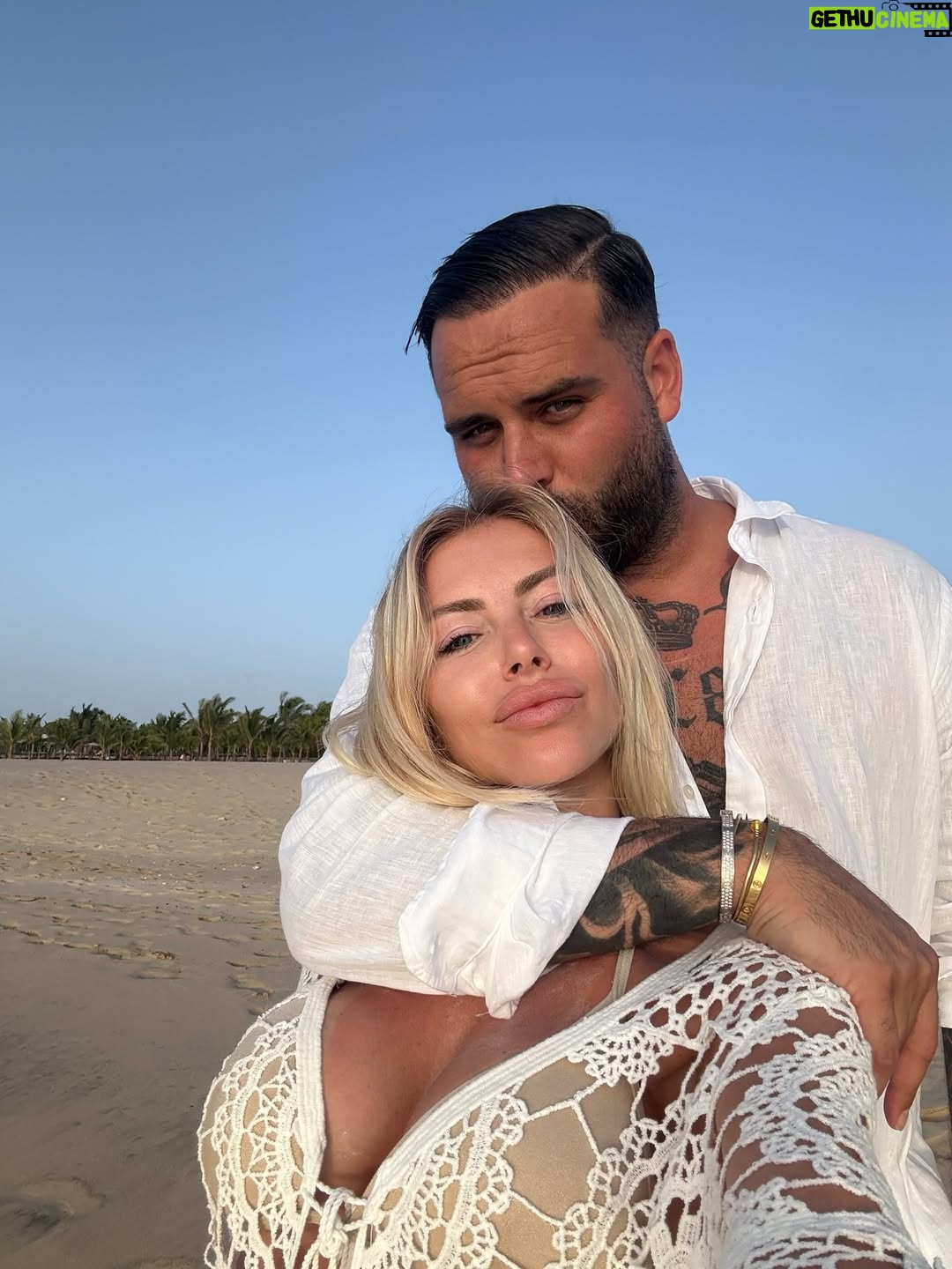 Stéphanie Clerbois - 17K Likes - Cap vert with love 🤍🥹