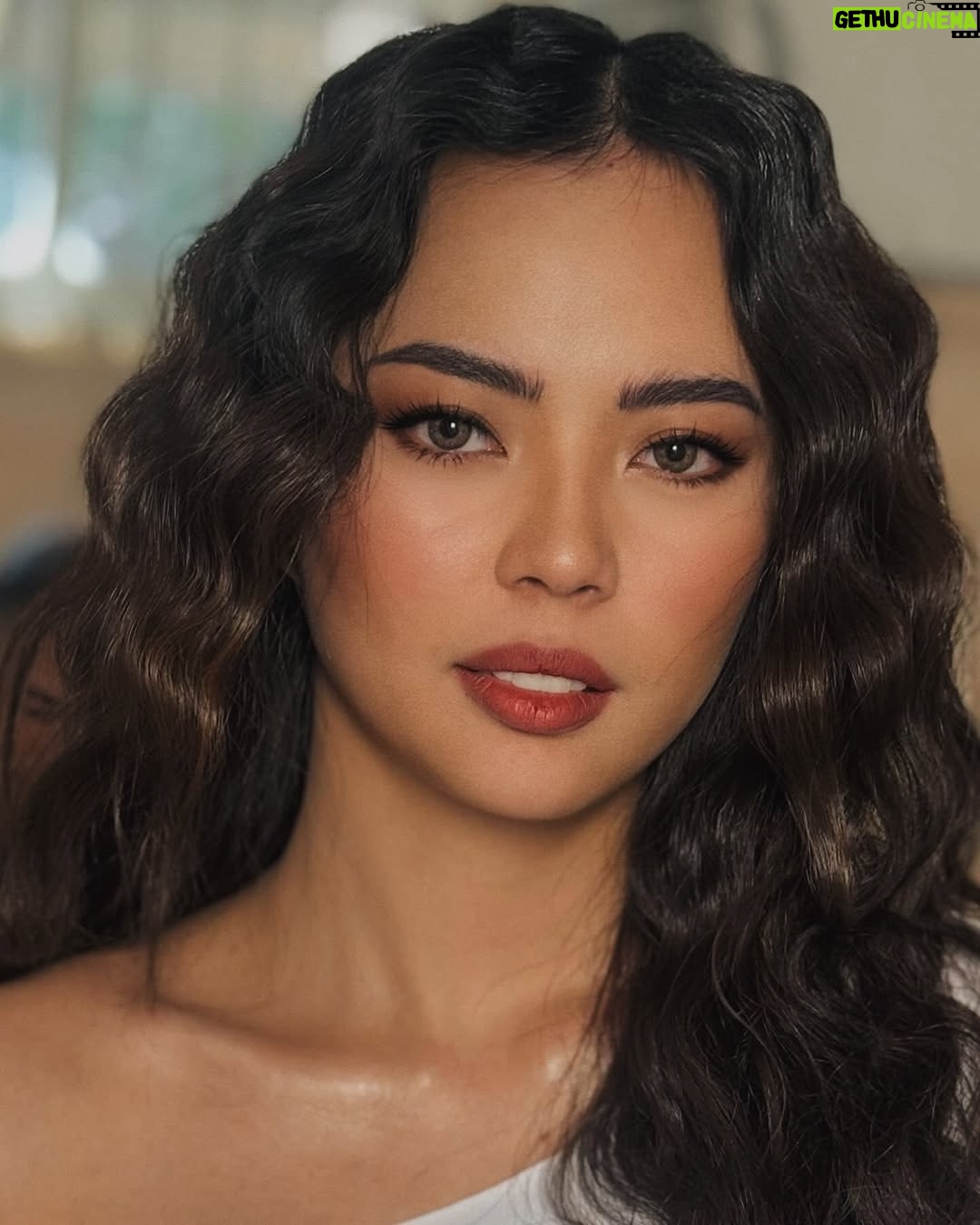 Stephanie Raz - 3 Likes - I’d stare too