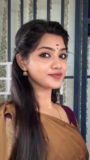 SubhaLakshmi R Instagram - 😌Madurai’yle kaetaaahaa😉