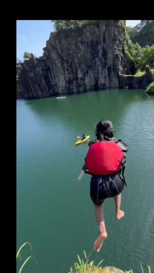 Subiksha kumar Instagram - Adventure subi 🙌🏻🥳 life la ipd oru adventure venum Makaley 😍✨ 1st time kuthika rmpa payanthan aprm ivlothanaaa apd nu irunthuchi 🥰🥰 nengalum try pani parunga 🥰#trendingreels #viral #shorts #reelsinstagram #trending #viralvideos #instagood #adventure #jump #dam