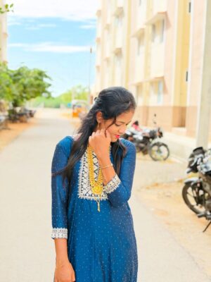 Subiksha kumar Instagram - சிரிக்கிற சிரிப்புக்கு அவதா காரணமா🕊️🤍✨