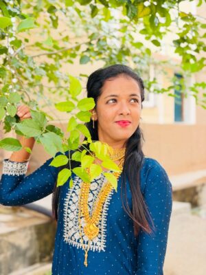 Subiksha kumar Instagram - சிரிக்கிற சிரிப்புக்கு அவதா காரணமா🕊️🤍✨