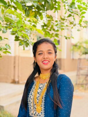 Subiksha kumar Instagram - சிரிக்கிற சிரிப்புக்கு அவதா காரணமா🕊️🤍✨