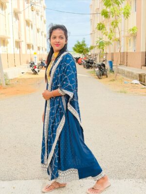 Subiksha kumar Instagram - சிரிக்கிற சிரிப்புக்கு அவதா காரணமா🕊️🤍✨