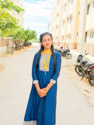 Subiksha kumar Instagram - சிரிக்கிற சிரிப்புக்கு அவதா காரணமா🕊️🤍✨