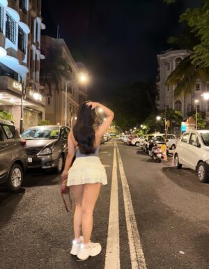 Sucheta Dutta Instagram - Midnight strolls🚶‍♀️🌃✨🪩

.
.
.
.
.
.
[ mumbai night life, flash photography, midnight stroll, explore ] 

.
.
.
.
#fyp #mumbainight #midnightstroll #viralpost