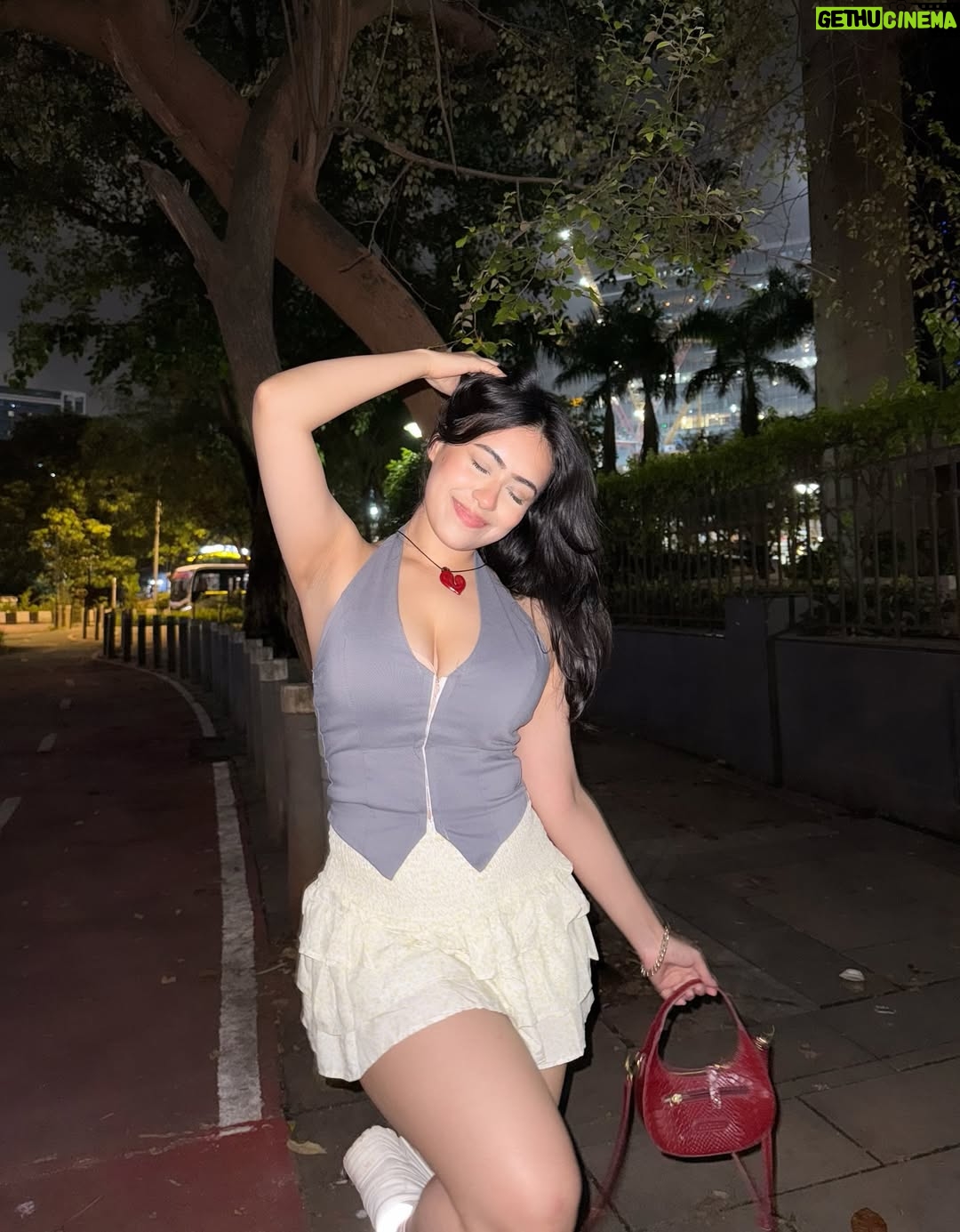 Sucheta Dutta - 5.3K Likes - Midnight strolls🚶‍♀️🌃✨🪩

.
.
.
.
.
.
[ mumbai night life, flash photography, midnight stroll, explore ] 

.
.
.
.
#fyp #mumbainight #midnightstroll #viralpost
