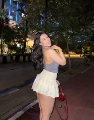 Sucheta Dutta Instagram - Midnight strolls🚶‍♀️🌃✨🪩

.
.
.
.
.
.
[ mumbai night life, flash photography, midnight stroll, explore ] 

.
.
.
.
#fyp #mumbainight #midnightstroll #viralpost