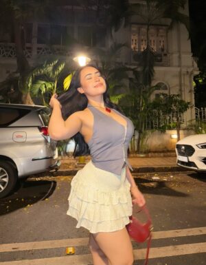 Sucheta Dutta Instagram - Midnight strolls🚶‍♀️🌃✨🪩

.
.
.
.
.
.
[ mumbai night life, flash photography, midnight stroll, explore ] 

.
.
.
.
#fyp #mumbainight #midnightstroll #viralpost