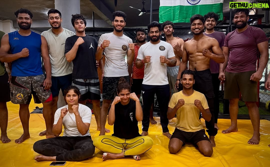 Suchika Hooda - 0.9K Likes - Team Lion War Club in the house baby🔥
House full of killers🥷⚔️
.
.
.
.
:
:
:
@anandrai_mma @suchika_tariyal @vinay_wrestler @jackygahlot @lionswarclub @palak.sharmaa17 @parvesh_janghu 
.
.
.
#mma #mmafighter #indian #mmalifestyle #training #warrior #modernday #strong