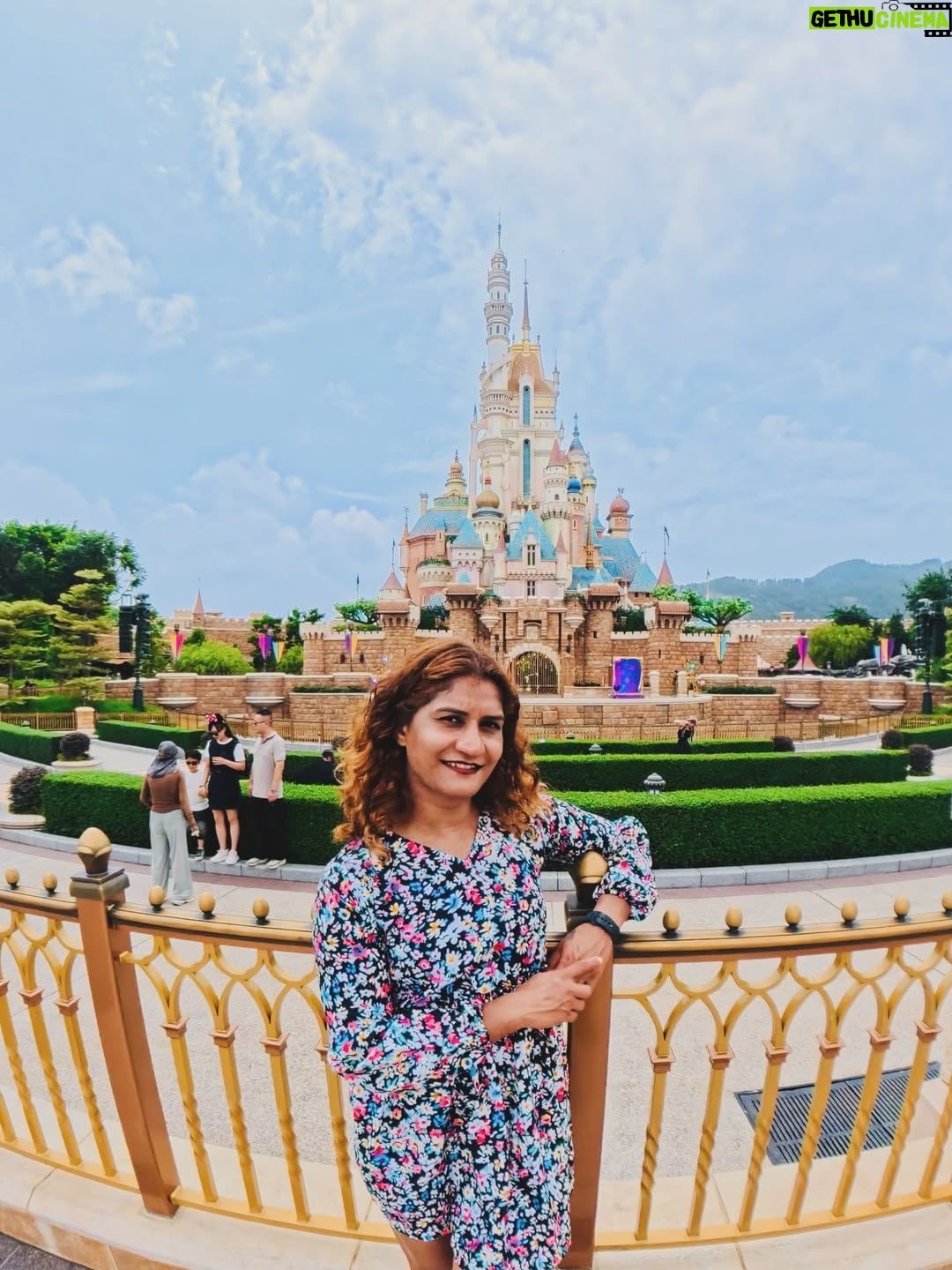 Suchika Hooda - 649 Likes - Hye mickey… 🐭

#disneyland #hongkong #travelgram