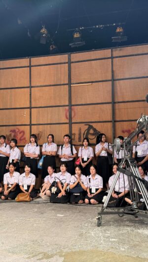 Sudarat Butrprom Instagram - สรุปได้ย้ายไหม📚📗📔📒📕📘🔖❤️ #ครูเพ็ญศรี #workpoint23 #ตุ๊กกี้สุดารัตน์ #6ฉากครับจารย์ #คุณครูน่ารัก