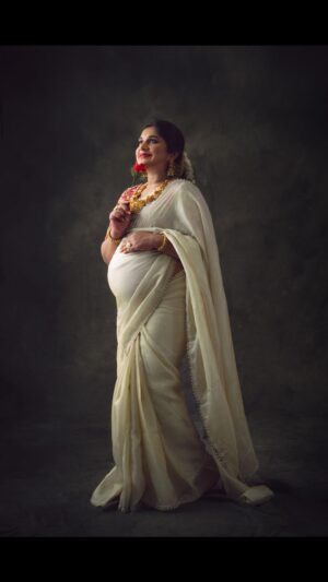 Sudeepa Pinky Instagram - 🌈“Faith kept us going, love kept us strong, and now we’re finally growing. 🌸👶"

Pic credits 📸  @vikkimanick
Makeup n drape @vinusha_makeoverartistry
Jewellery @nose2toes5
Costume @sirisha_chowdary_18

#WorthTheWait #OurMiracleBaby #FinallyPregnant #AnsweredPrayers #DreamComeTrue #FaithOverFear #miracleinthemaking #GodsPerfectTiming #RainbowBabyOnBoard #HopeAndFaith #PregnancyAfterStruggle #PrayersAnswered #BlessedBeyondMeasure
💫